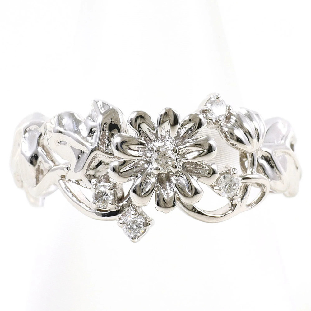 18K (18-karat white gold) ring with 0.10ct diamond, total weight 3.9g. Jewelry.